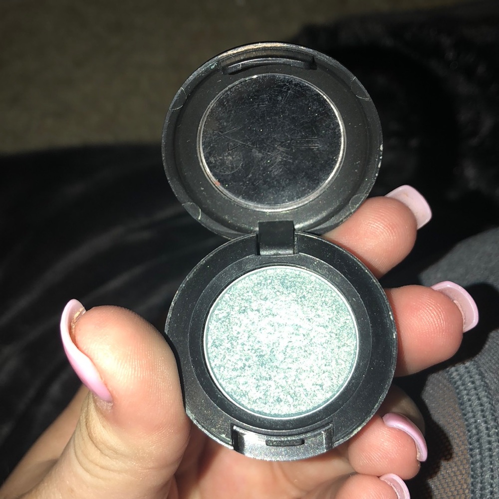 MAC single shadow - Picture 2 of 4